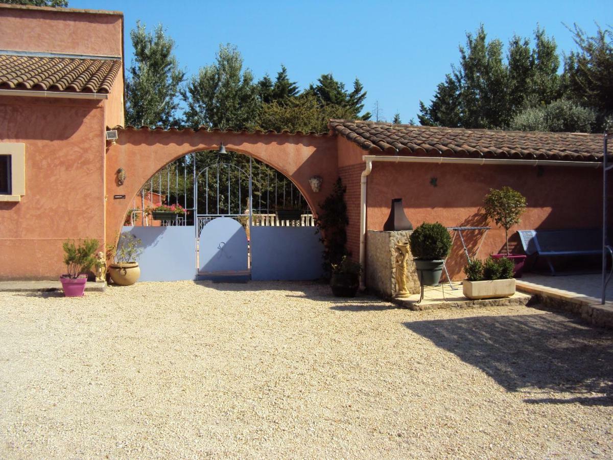 Maison D'Hotes La Douloire Pernes-les-Fontaines Exterior photo
